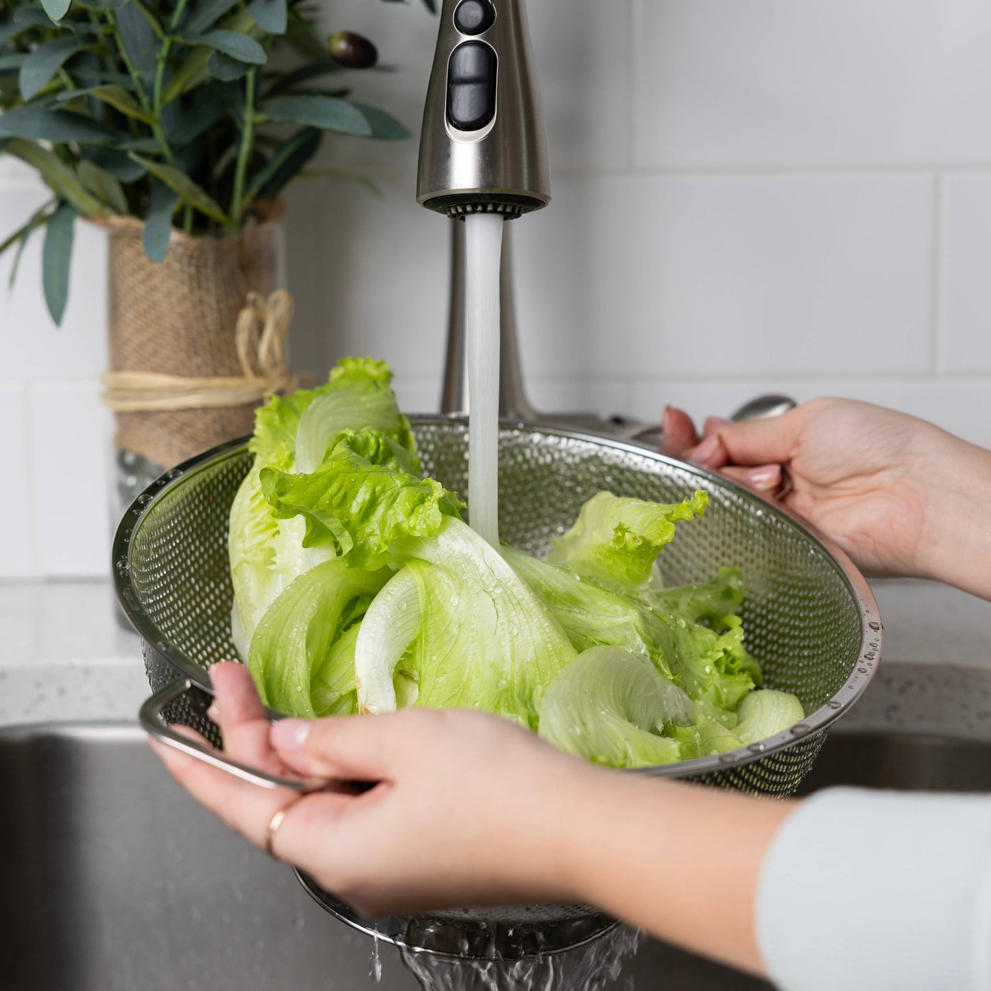 Colander - Large Stainless Steel Strainer, 5 Quart