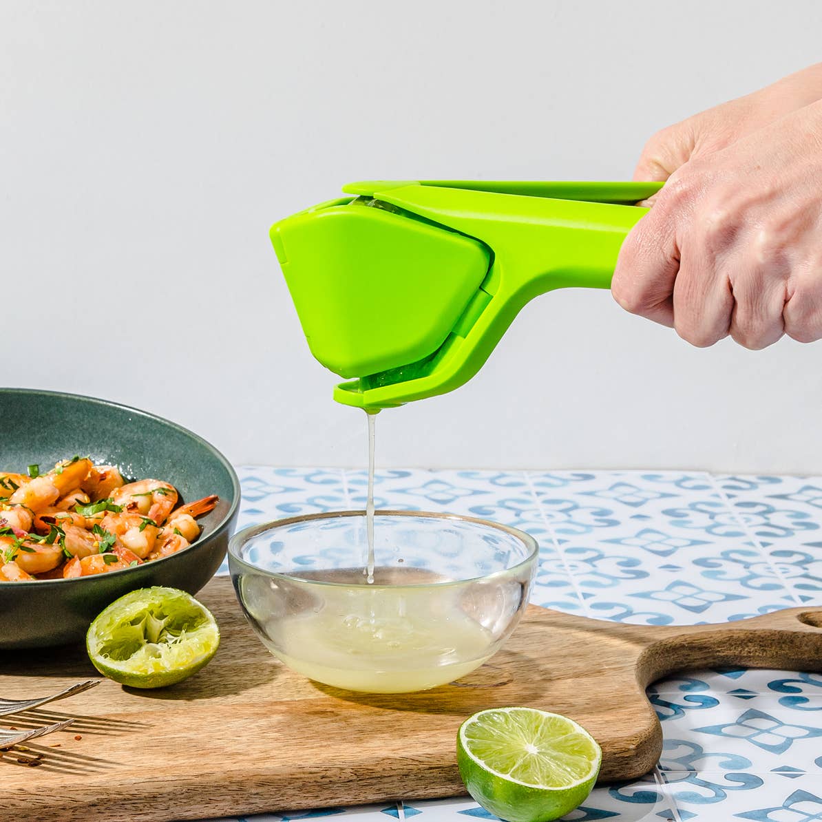 Fluicer Easy Squeeze Space-Saving Juicer