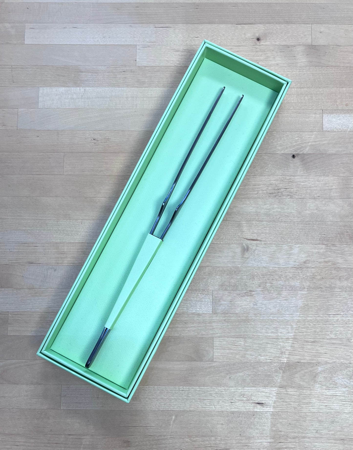 Gestura, Stando Tong/Tweezer in Gunmetal
