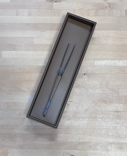 Gestura, Petite Stando Tong / Tweezer in Gunmetal