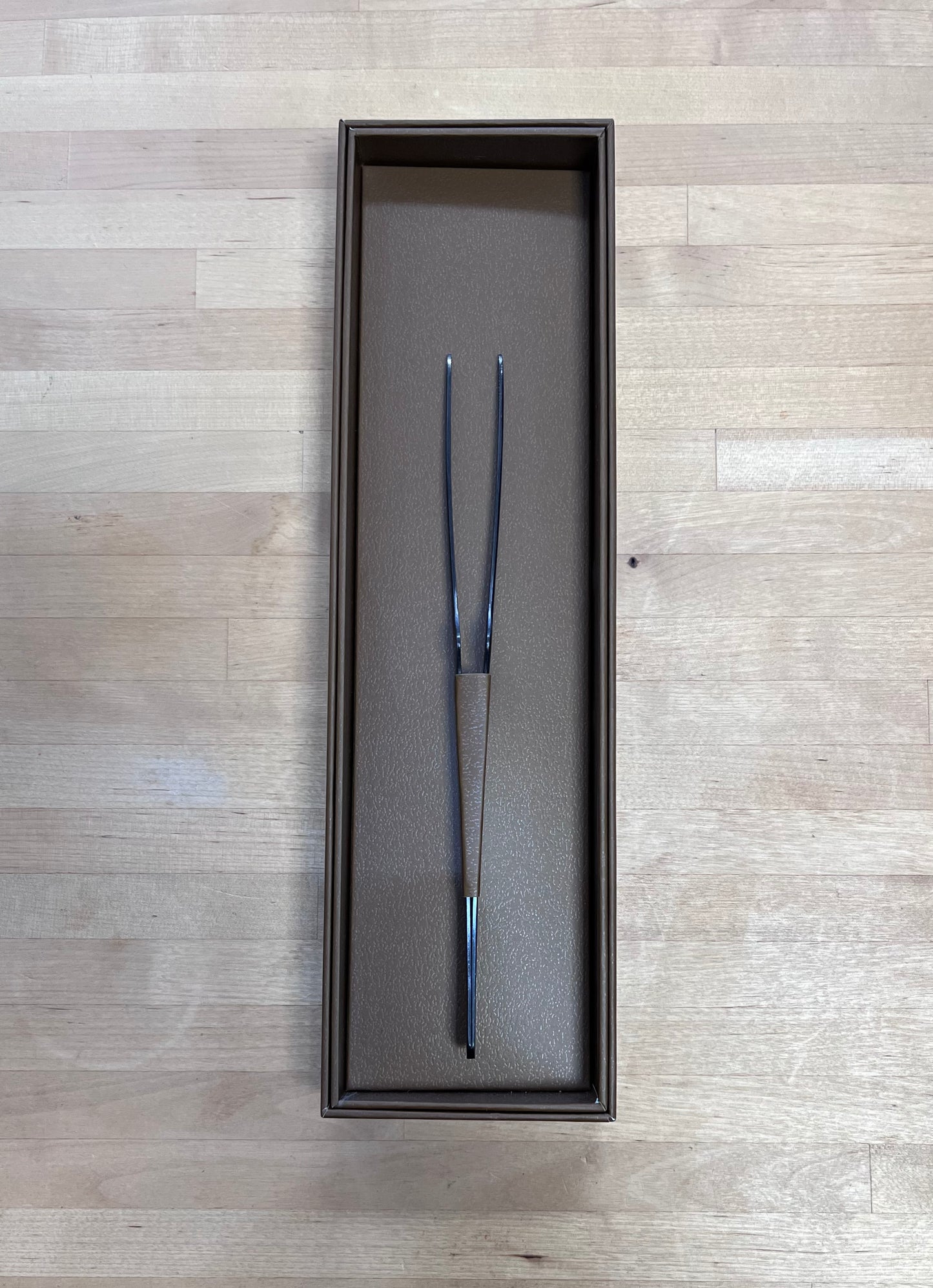 Gestura, Petite Stando Tong / Tweezer in Gunmetal