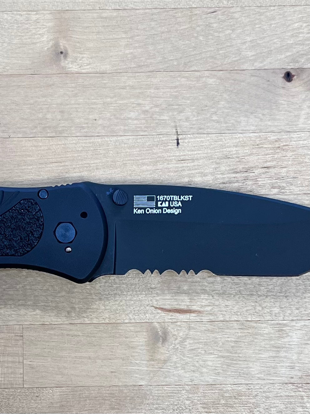 Close up of Kershaw Blur on cutting board.