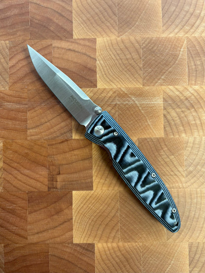 Mcusta, Classic Wave Series VG-10 blade with Blue Micarta handle (MC-10V)