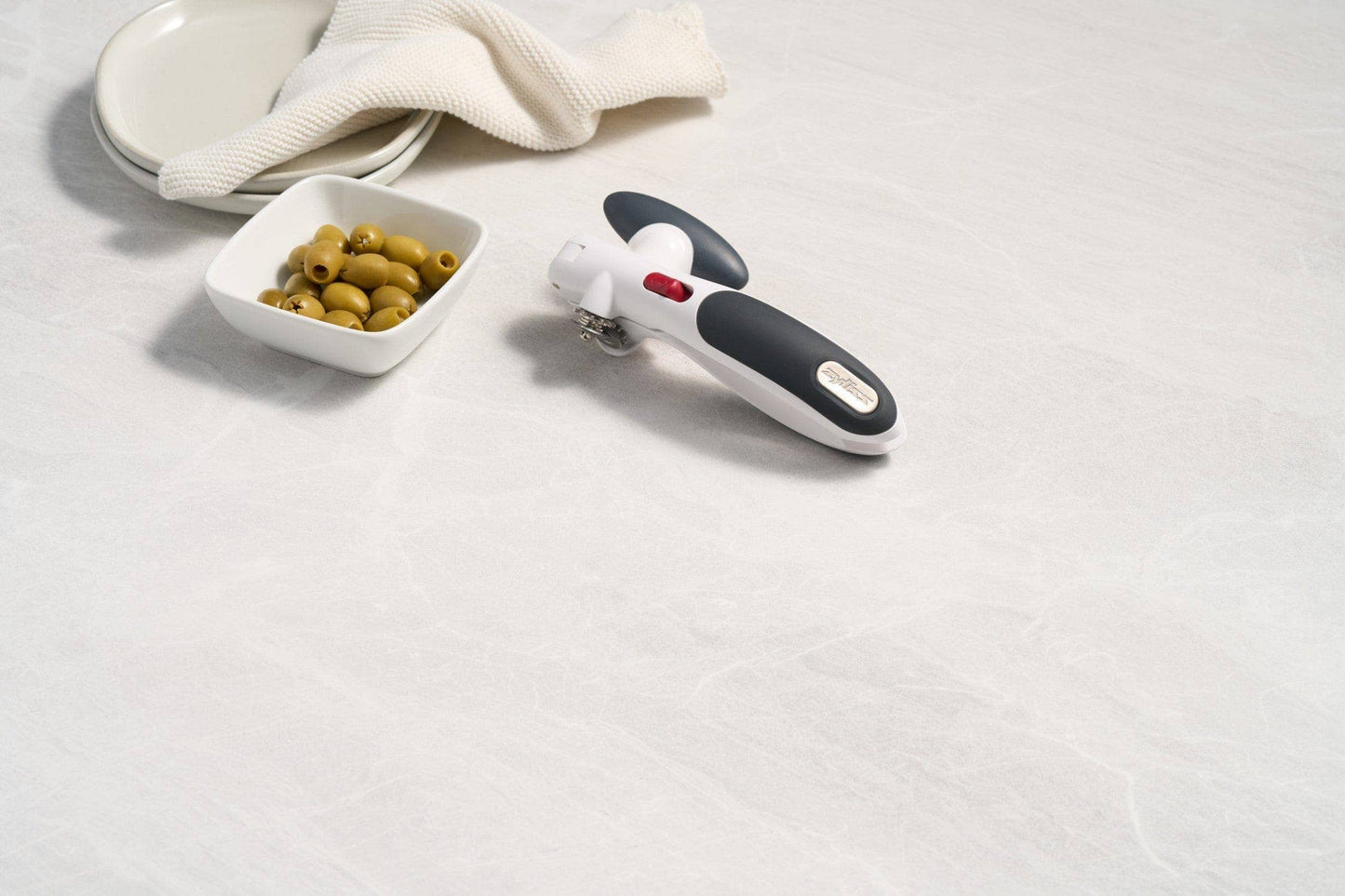 Zyliss Lock N' Lift Can Opener with Lid Lifter Magnet, White