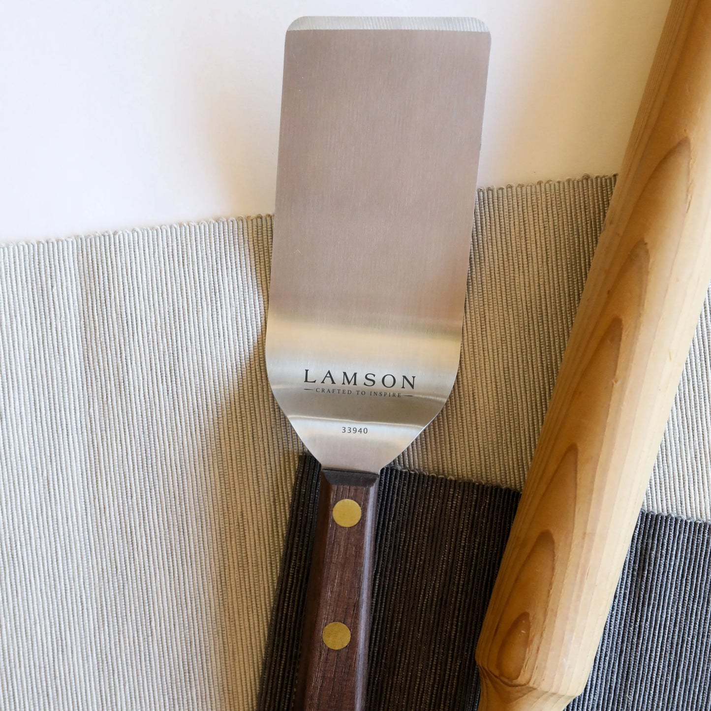 Lamson, Easy-Entry Turner with Walnut Handle 2.5″ x 4″